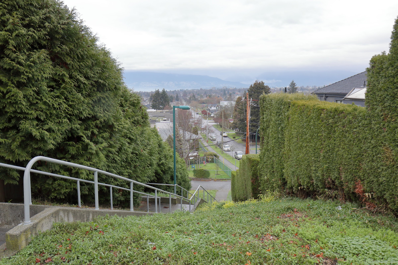 Illustration for article titled Pics from the Curbside: 2018-12-08 to St. George's School
